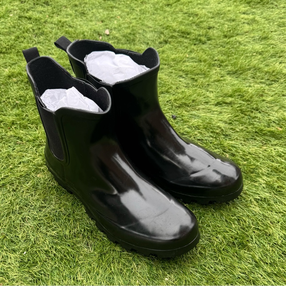 Clark’s Black Ankle Rain Boots - Picture 1 of 15